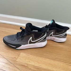 Kyrie 8 Go - boys size 5 worn once with box